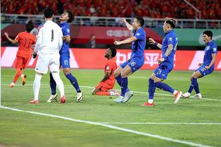国足上届亚洲杯战绩：小组第2出线，1/4决赛0-3伊朗